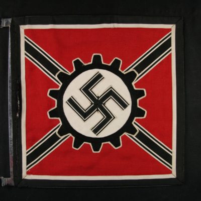 PENNANT 4943