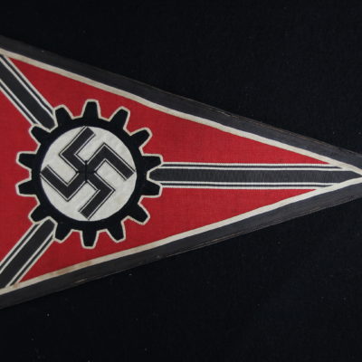 PENNANT 4944